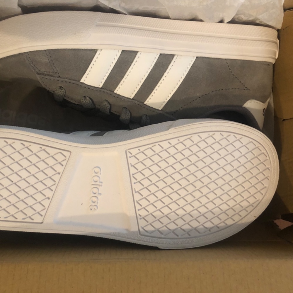 ADIDAS - Picture 3 of 4